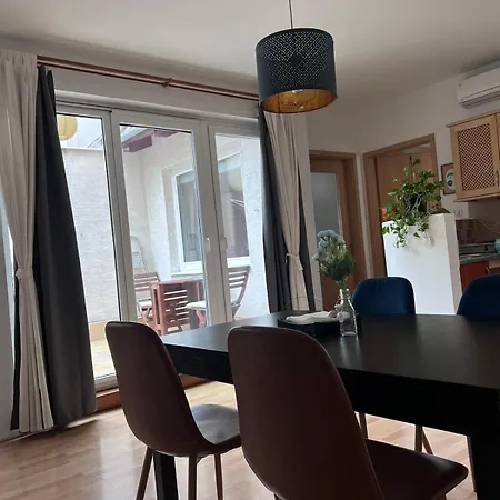Hb Downtown Sunny Apartment